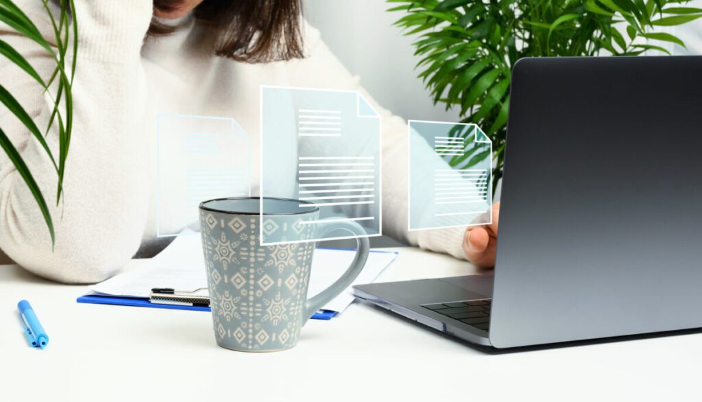 woman sits at a table and works at a laptop the r 2022 08 16 21 46 56 utc