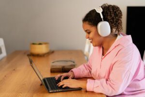 Melhorando a experiência no local de trabalho da Geração Z por meio da transformação digital