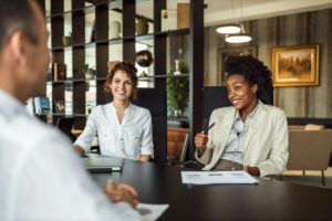 O racismo no trabalho pode passar despercebido. O que o RH pode fazer para impedir isso?
